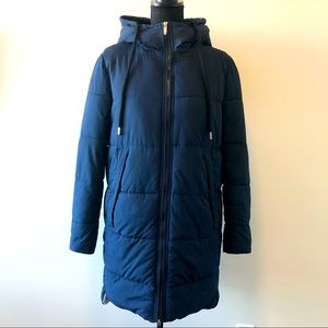Dark blue puffer coat with hood